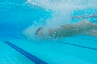 Jake Packard swimming underwater